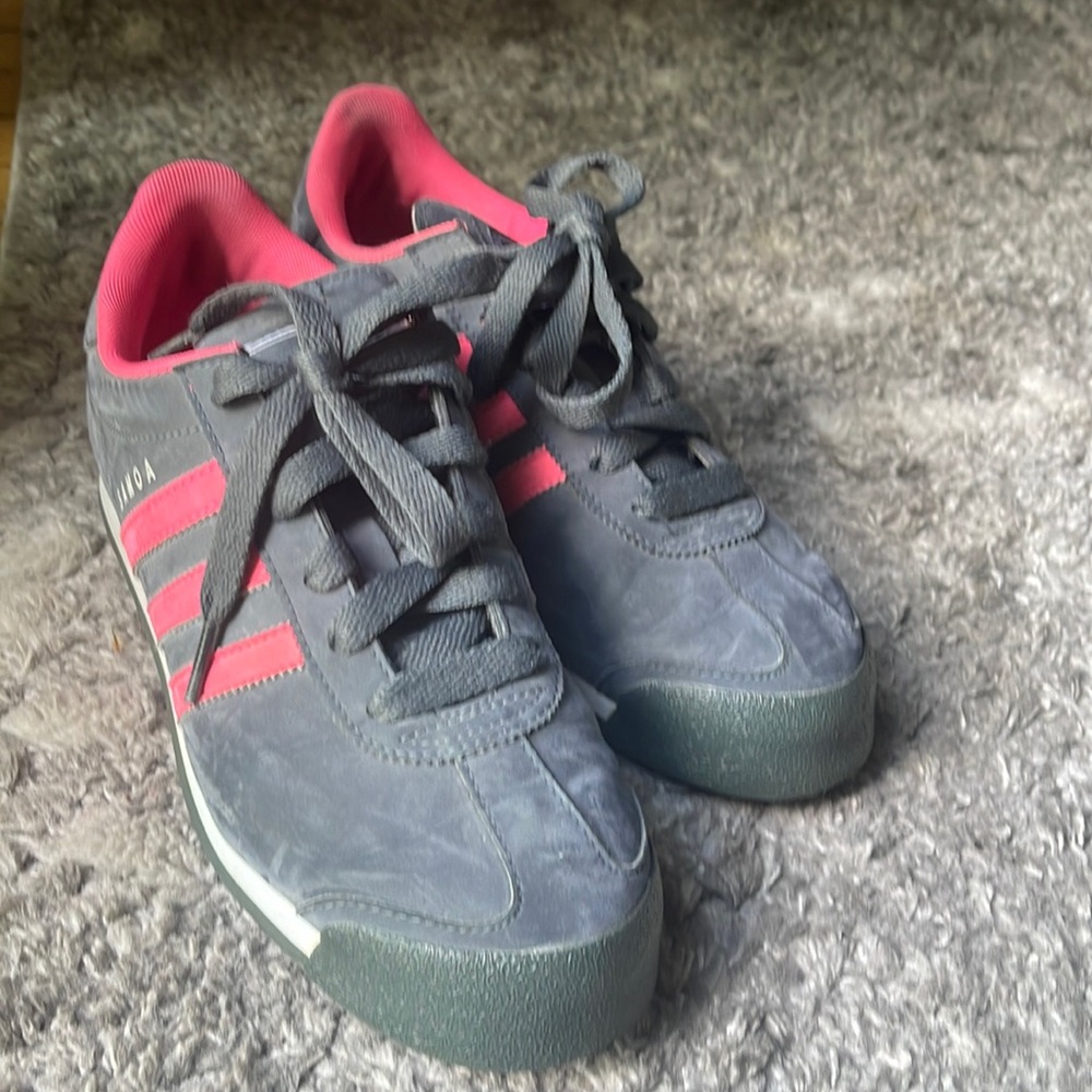 Adidas tennis shoes size 7